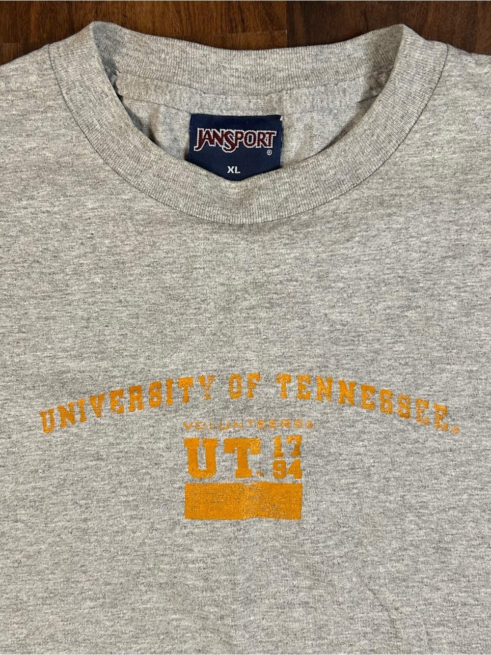 Vintage 2001 Jansport Gray University of Tennessee T-shirt. Size XL